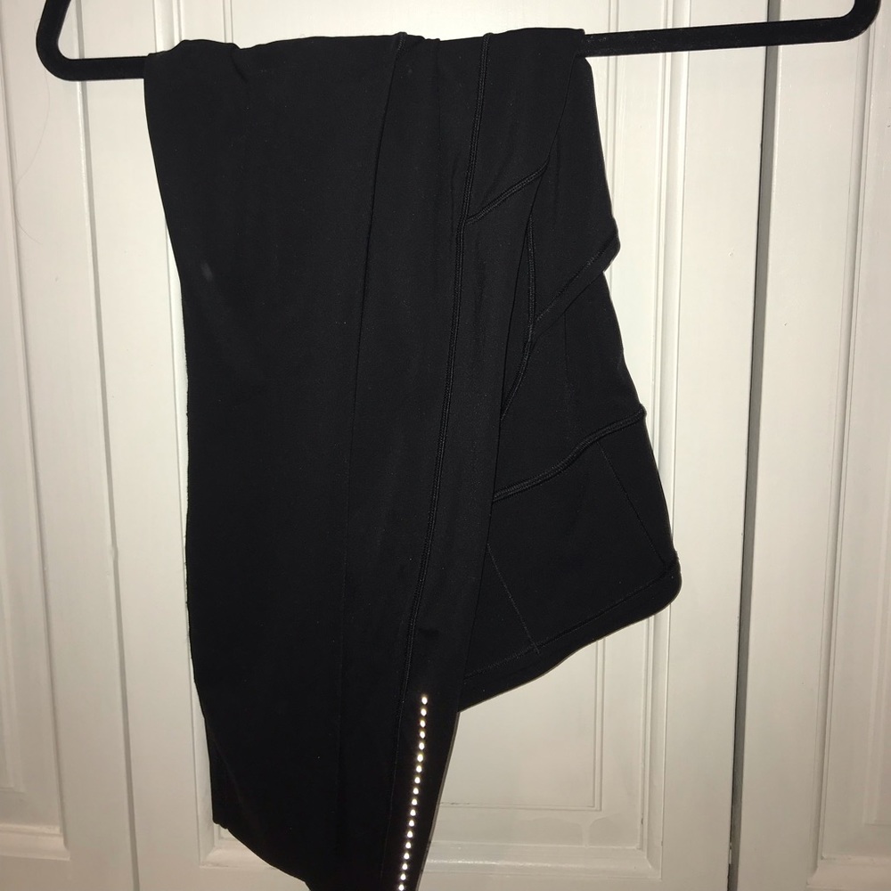 Size 6 Lululemon leggings with pockets!